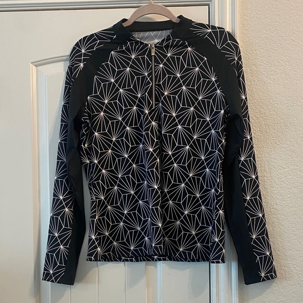 TAIL Ender Top in Flourishing Palms Women's Gold Shirt, Sz M
